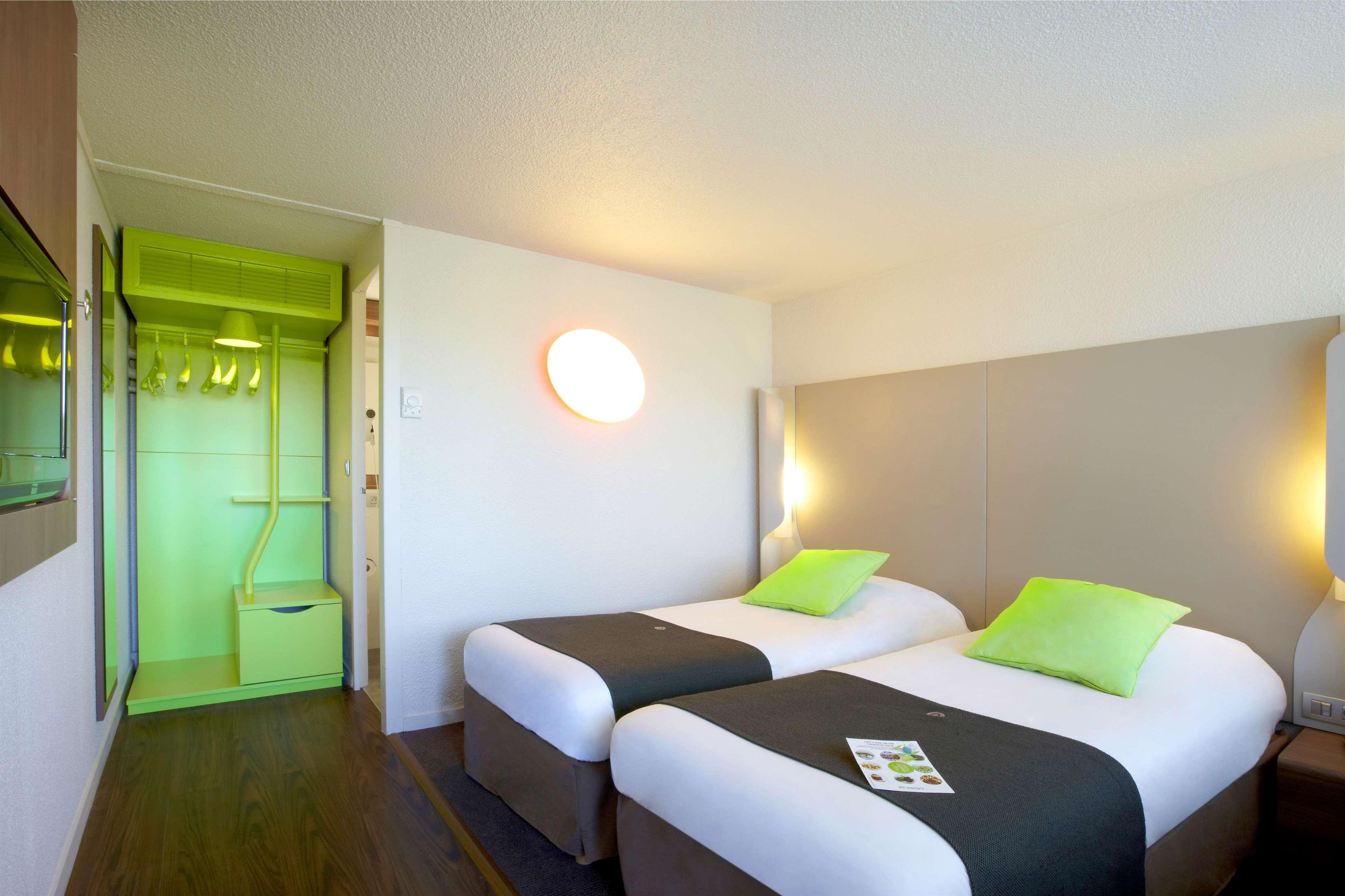 Campanile Grenoble Nord - Saint-Egreve Hotel Exterior photo