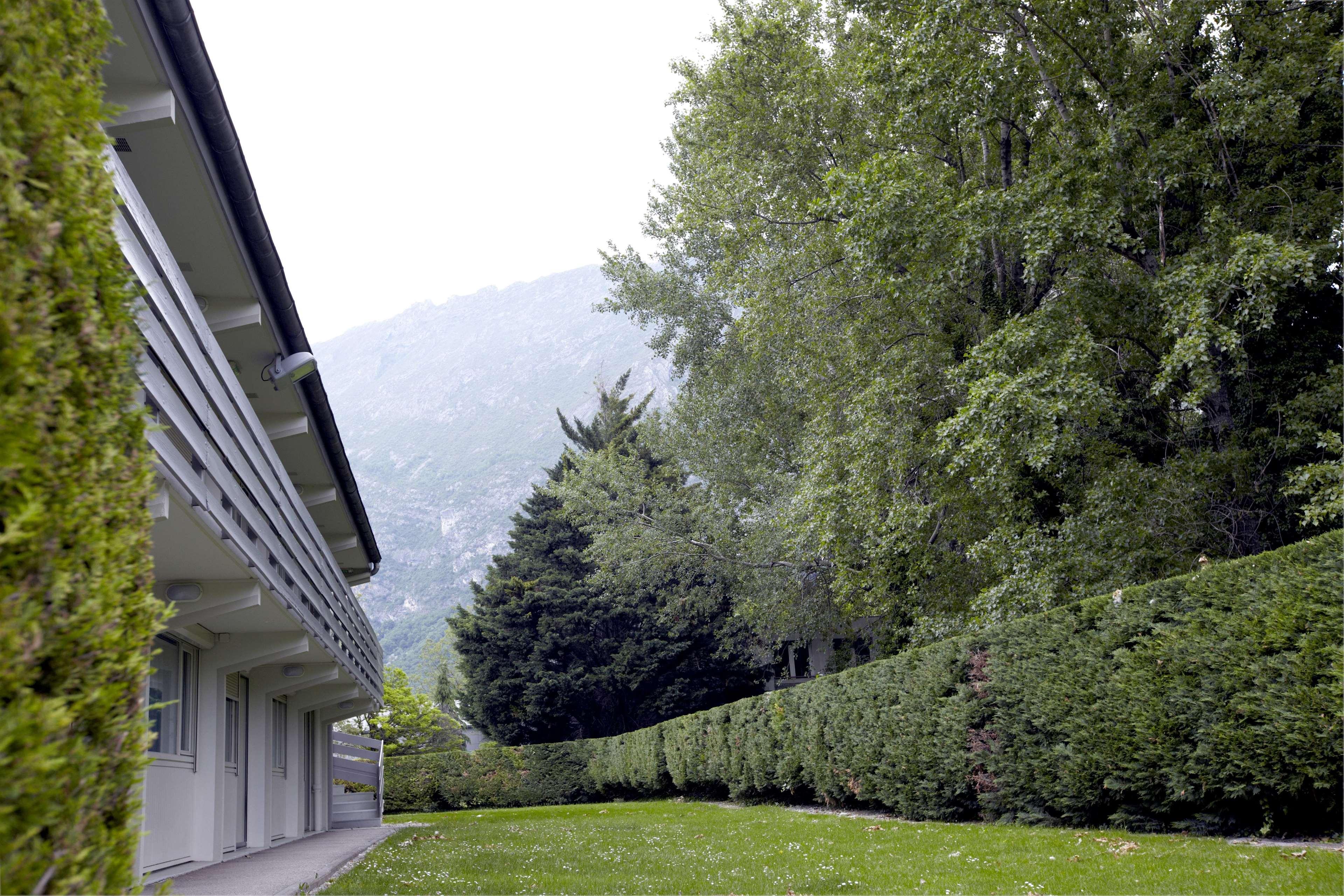 Campanile Grenoble Nord - Saint-Egreve Hotel Exterior photo