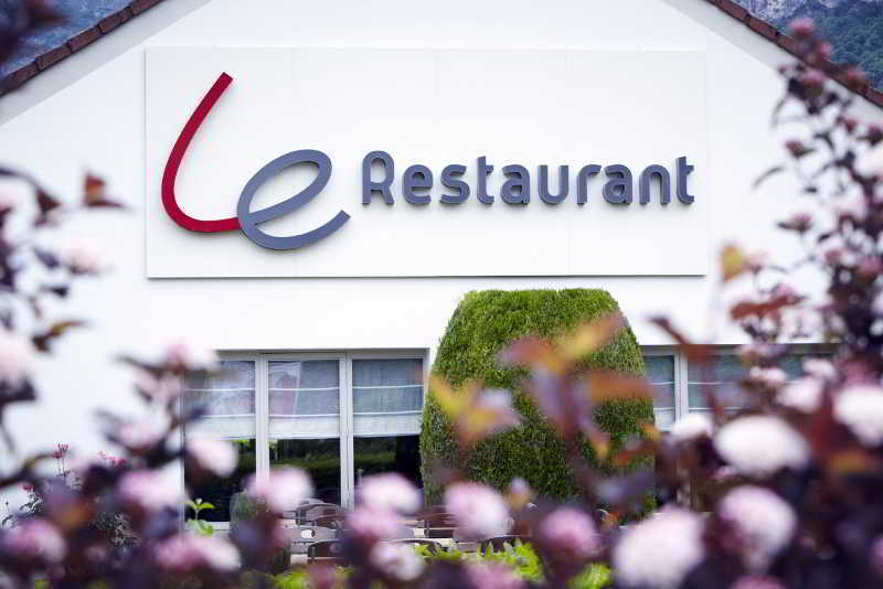 Campanile Grenoble Nord - Saint-Egreve Hotel Exterior photo